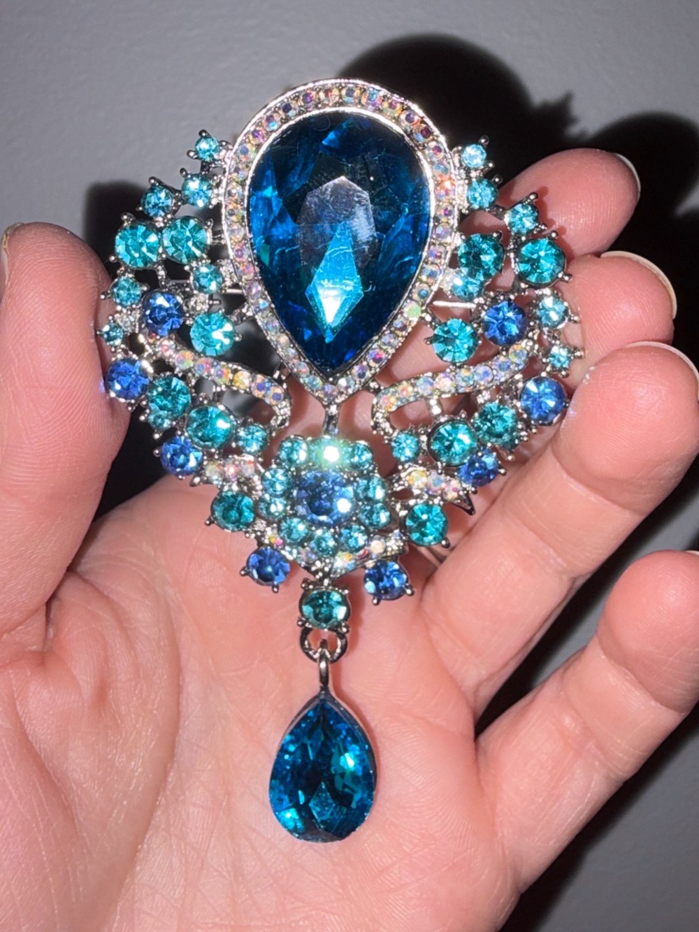 BROOCH